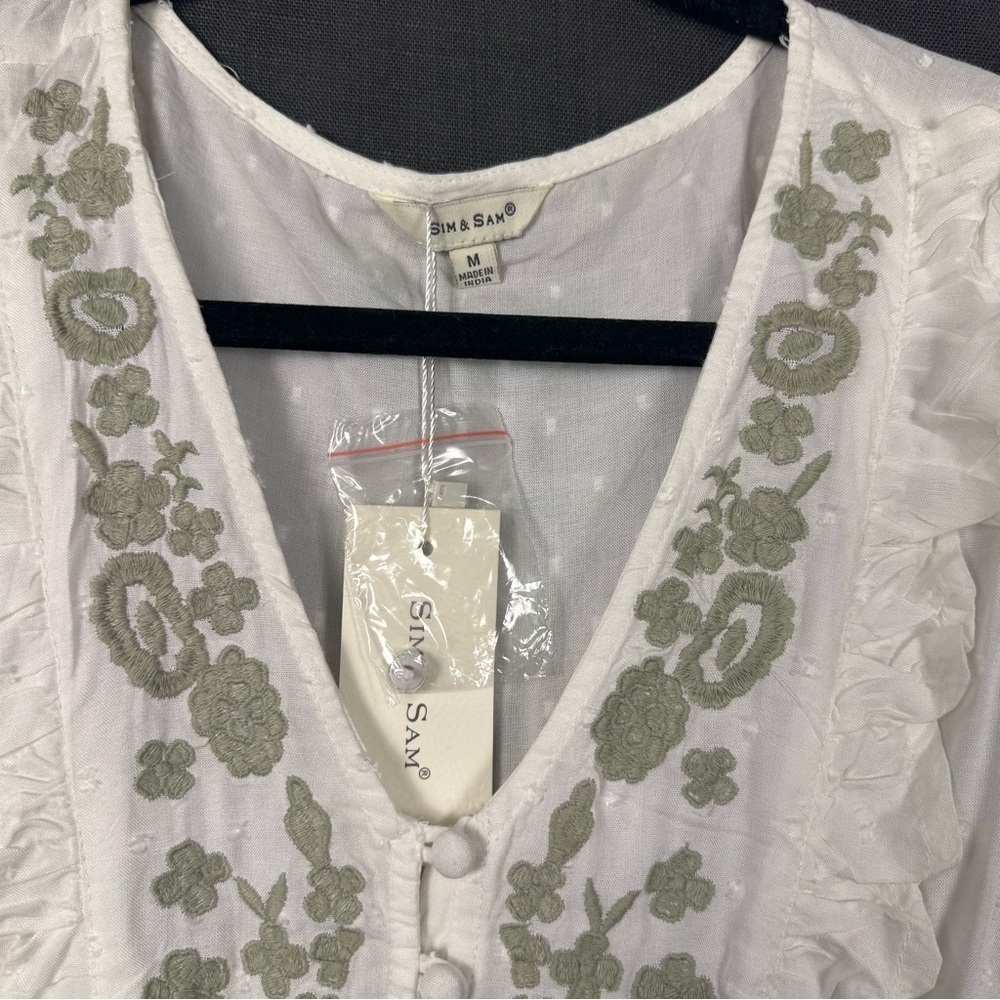 Sim & Sam White Floral Embroidered Women's Top Size M - Picture 2 of 6